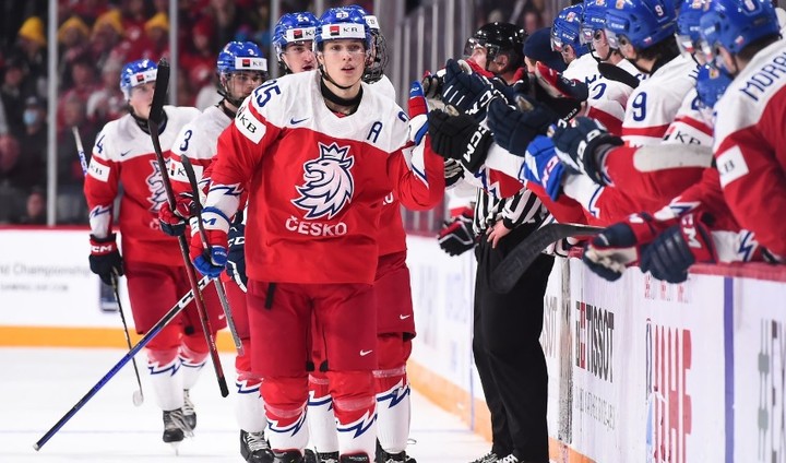Dvadsiatka otvára šampionát sviatočným derby s Českom